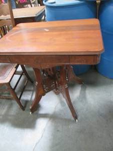 lot 49 image: Wooden Side Table or Plant Stand wi...