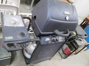 lot 60 image: Thermos Gas Patio Grill with Side b...