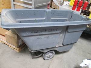 lot 67 image: Heavy Duty Rubbermaid Rolling Utili...