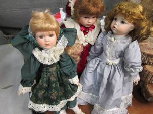 lot 92 image: Lot of 3 Beautiful Porcelain Dolls ...