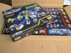 lot 118 image: Case of 12 packages Blokko MorphDr...