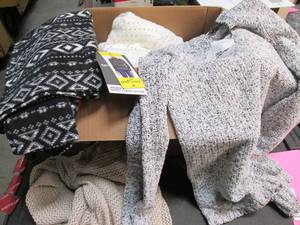 lot 119 image: Womens 10 Piece lot of Assorted Sty...