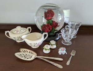 lot 54 image: Elegant Vintage Servingware & Miscellany