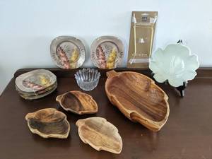 lot 58 image: Carved Bowl Set & Decorative Plates