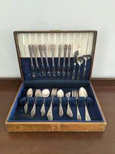 lot 63 image: Vintage Silver Plated Flatware Set in Wood Box