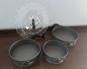 lot 67 image: Spring Form Pans & Footed Glass Platter
