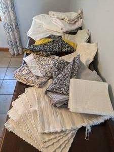 lot 71 image: Lace & Patterned Dining Table Furnishings