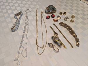 lot 75 image: Vintage to Modern Jewelry, Watches, Trinket Box