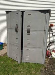 lot 295 image: Large Rubbermaid Outdoor Storage Shed