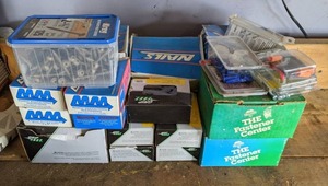 lot 100 image: Large Lot of Nails & Screws