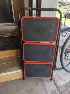lot 109 image: 3-Step Folding Step Stool