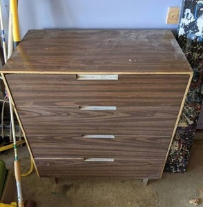 lot 110 image: Midcentury Chest of Drawers