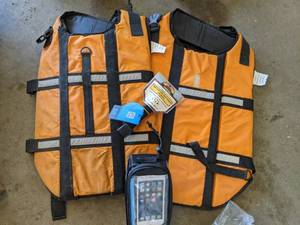 lot 122 image: (2) Dog Life Jackets & Cell Phone Bike Bag