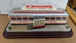 lot 287 image: Danbury Mint Mickeys Diner Lighted Replica Model
