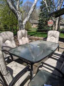 lot 12 image: Patio Dining Table w Chairs, Ottomans, End Table