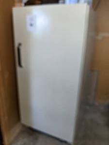 lot 11 image: Montgomery Ward Deluxe Upright Freezer