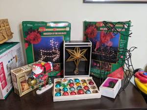 lot 266 image: Vintage to Modern Christmas Decor
