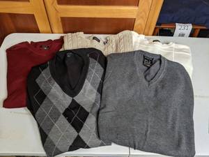 lot 239 image: (5) Mens Sweaters - Size Large