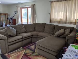 lot 241 image: Three Piece La-Z-Boy Sectional Couch