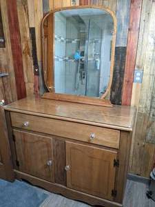 lot 253 image: Vintage Dresser and Mirror