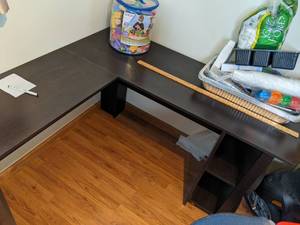lot 256 image: Narrow L-Shaped Desk w Shelving
