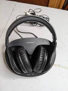 lot 222 image: Insignia Wireless Over Ear Bluetooth Headphones
