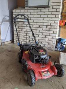 lot 15 image: Toro 190cc Self-Propelled Lawn Mower