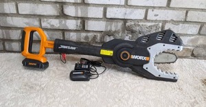 lot 7 image: Worx Jaw Saw Electric Chainsaw