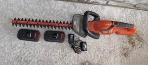 lot 18 image: Black & Decker 22 In. Cordless Electric Hedge Trimmer