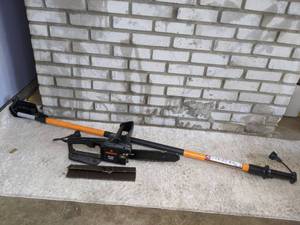 lot 19 image: Remington Ranger 2-In-1 Pole Chainsaw