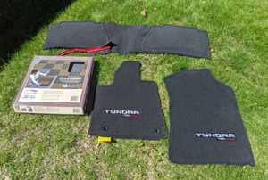 lot 123 image: Carpet & Rubber Car Mats, Ice ScraperSnow Brush