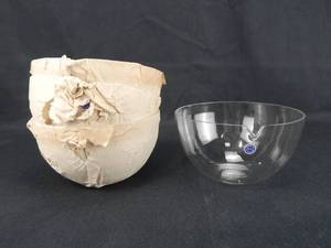lot 86 image: Set of 4 Glass 385 ML Evaporating Dishes With Spout - Made in West Germany