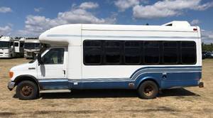 2006 Ford E450 Handicap-Accessible Bus