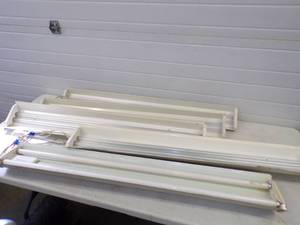 5 - 4 Lights,  1- Florescent, 4 LED