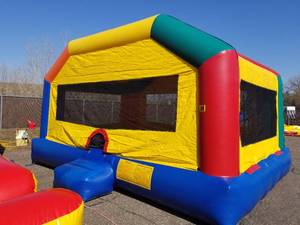 lot 305 image: 15 X 20 - Extra Large Castle Moonwalk