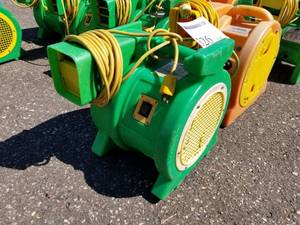 lot 326 image: B-Air Kodiak 1 HP Bounce House Blower, Green