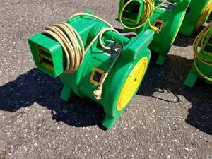 lot 327 image: B-Air Kodiak 1 HP Bounce House Blower, Green