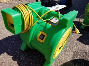 lot 343 image: B-Air Kodiak  1 HP Bounce House Blower, Green