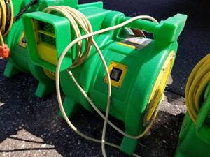 lot 345 image: B-Air Kodiak  1 HP Bounce House Blower, Green