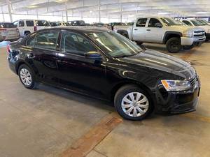 lot 2 image: 2013 Volkswagen Jetta