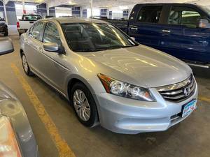 lot 6 image: 2011 Honda Accord LX