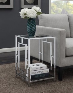 lot 617 image: Convenience Concepts Town Square End Table - S14-104 - Clear Glass