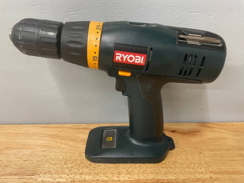 lot 13 image: Ryobi P206 2-speed 18v Cordless 12 Drill Driver 
