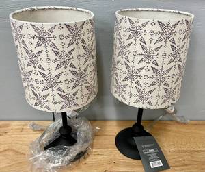 lot 33 image: Lot of 2 Mini Lamps with Shades