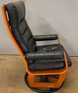 lot 100 image: DUTAILIER Custom Glider 360 Rocking Chair