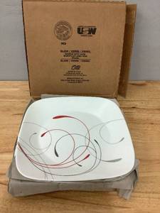 lot 73 image: Corelle 6 Piece 10 Square Dinner Plate Set