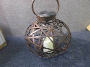 lot 325 image: Solar LED Candle Lantern...