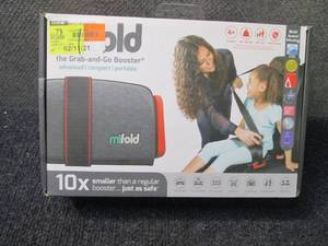 lot 335 image: Grab & Go Booster Seat ...
