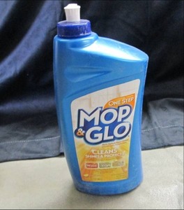 lot 6 image: 5 Quart Bottles Mop & Glo...