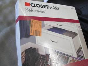 lot 21 image: 3 - ClosetMaid Selectives 25x10 inc...